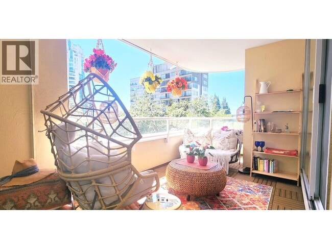 1406 Harwood St in Vancouver, BC - Building Photo - Building Photo