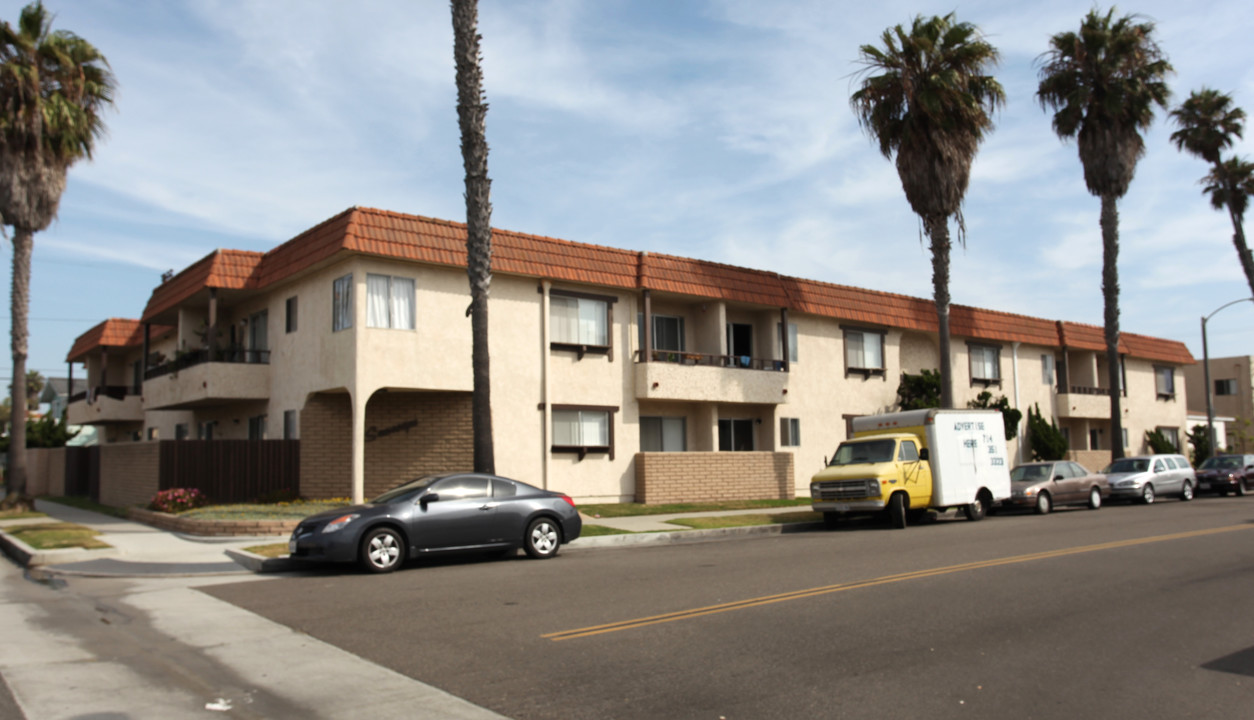 Seascape in Huntington Beach, CA - Building Photo