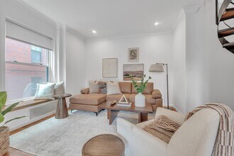 17 Cazenove St, Unit 404B in Boston, MA - Foto de edificio - Building Photo