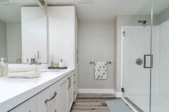 1250 Lakeside Dr in Sunnyvale, CA - Building Photo - Building Photo
