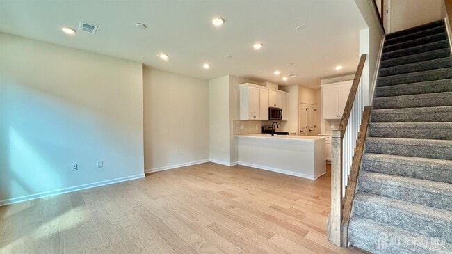 606 Sadie Cir in New Brunswick, NJ - Building Photo - Building Photo