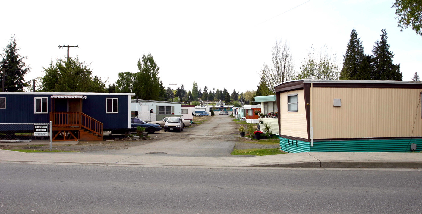 Southgate Mobile Home / B-1 Towing in Tukwila, WA - Building Photo