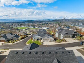344 Avalon Terrace in Eagle Point, OR - Building Photo - Building Photo