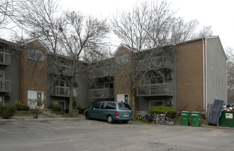 Ridgewood Park in Crystal Lake, IL - Foto de edificio - Building Photo