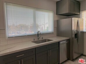 5757 La Mirada Ave-Unit -11 in Los Angeles, CA - Building Photo - Building Photo