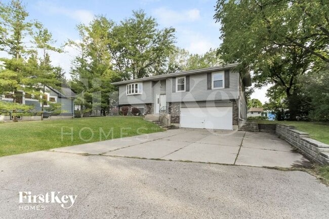 325 Ramble Rd in Lake In The Hills, IL - Building Photo - Building Photo