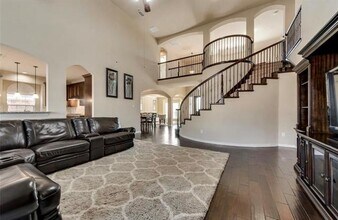 308 Wisteria Way in Red Oak, TX - Building Photo - Building Photo