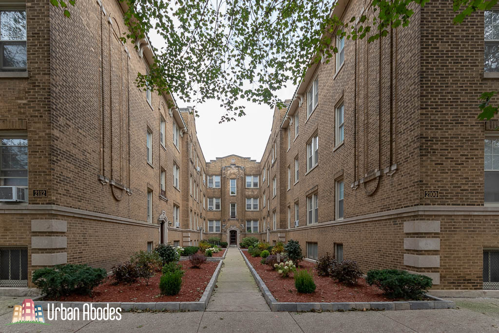 2123 W Ainslie St, Unit M08B in Chicago, IL - Building Photo