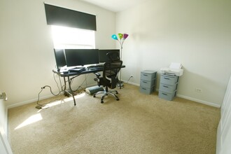 3128 Valley Falls St, Unit Elgin in Elgin, IL - Foto de edificio - Building Photo