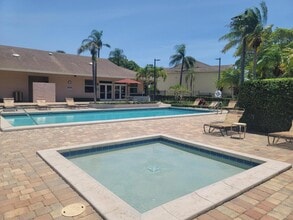 611 Cypress Lake Blvd in Pompano Beach, FL - Building Photo - Building Photo