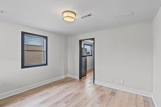 934 Garibaldi St SW in Atlanta, GA - Foto de edificio - Building Photo