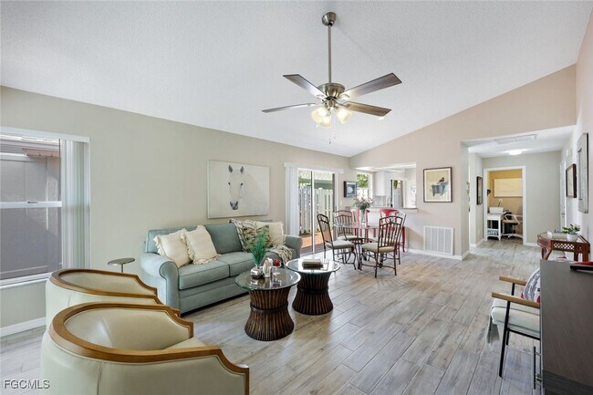 14871 Crescent Cove Dr in Ft. Myers, FL - Building Photo - Building Photo