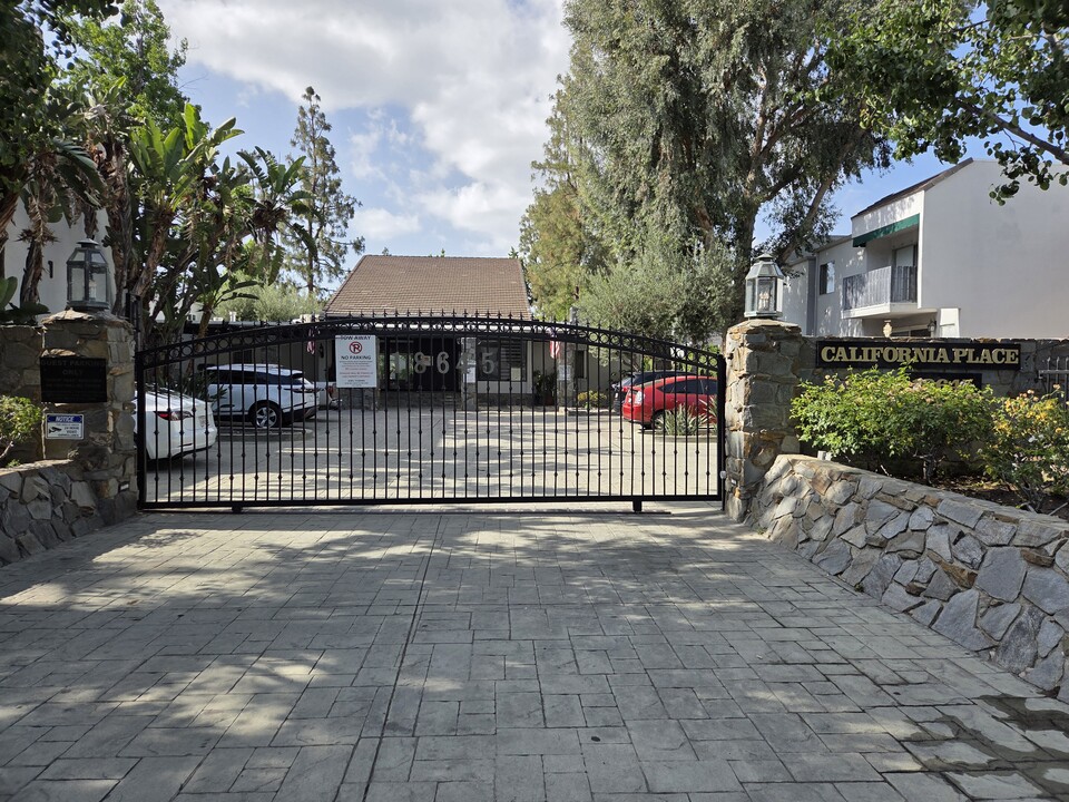 18645 Hatteras St, Unit 269 in Tarzana, CA - Building Photo