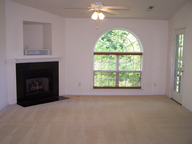 432 Ivy Glen Dr in Winston-Salem, NC - Building Photo - Building Photo