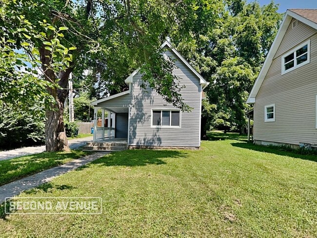 property at 424 W 41st St
