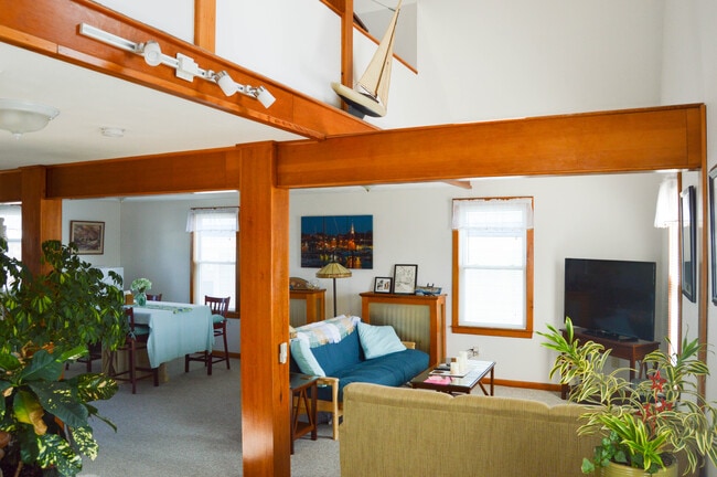 18 Brooks Ave, Unit #2