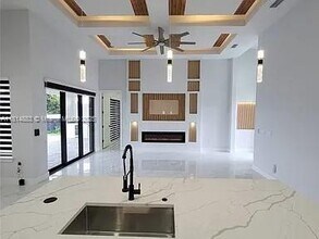 327 NE 9th St in Cape Coral, FL - Building Photo - Building Photo