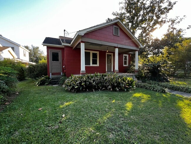 100 Ryan St in Lafayette, LA - Building Photo - Building Photo