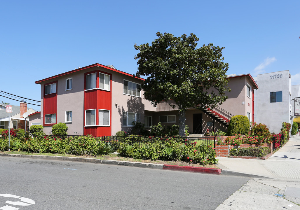 11741 W Washington Blvd in Culver City, CA - Building Photo