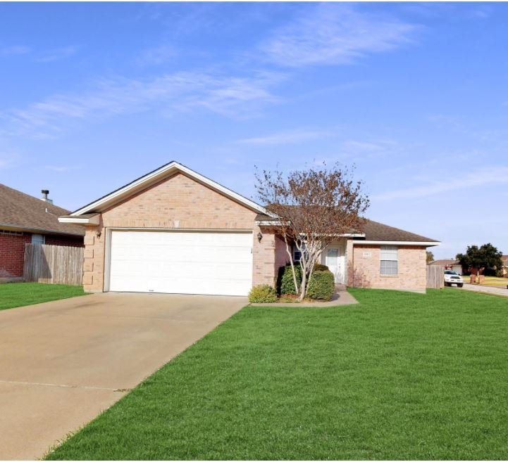 207 Pronghorn Loop in College Station, TX - Building Photo