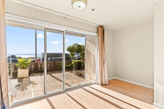 1001 Shore Line Dr in Alameda, CA - Building Photo - Building Photo