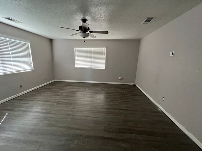 321 Maynell Ave in Modesto, CA - Building Photo - Building Photo