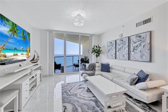 16699 Collins Ave, Unit 3904 in Sunny Isles Beach, FL - Foto de edificio - Building Photo