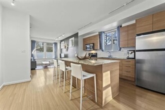 5771 Irmin St in Burnaby, BC - Building Photo - Building Photo