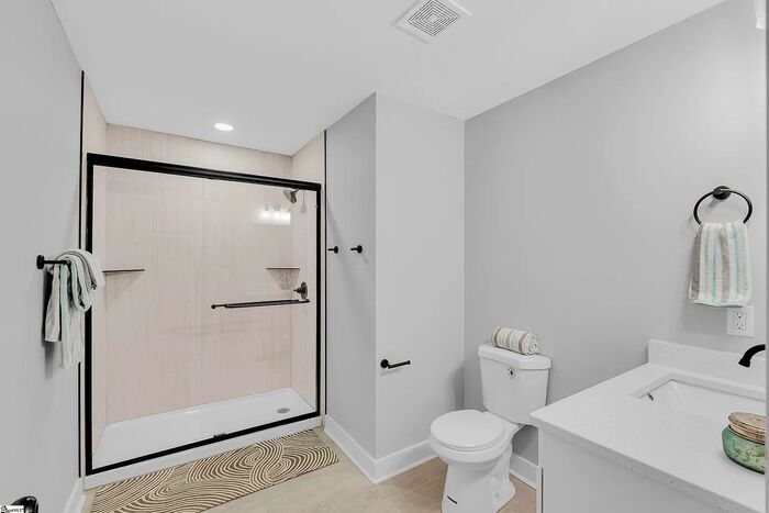 16 Glendale St in Greenville, SC - Building Photo