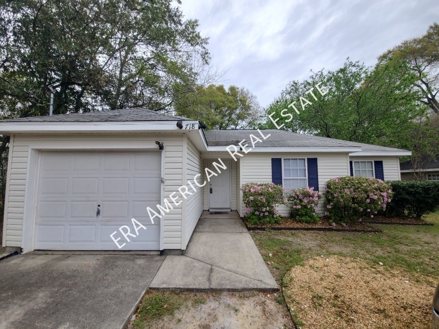 718 Lee Ave in Crestview, FL - Building Photo