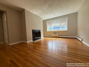 50 Evergreen St, Unit 37 in Boston, MA - Foto de edificio - Building Photo