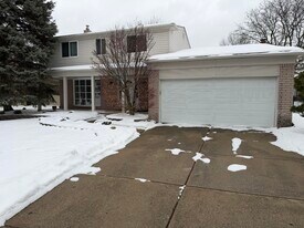 3550 Kings Point Dr in Troy, MI - Building Photo