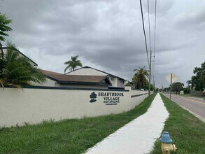 1084 Longfellow Cir in Sarasota, FL - Building Photo - Building Photo