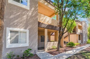 5250 S Rainbow Blvd in Las Vegas, NV - Building Photo