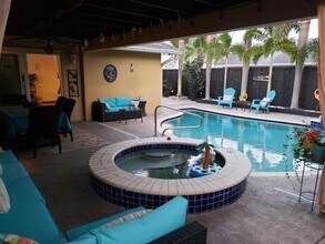 1402 SW 25th Ave in Deerfield Beach, FL - Building Photo - Building Photo