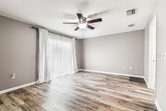 2503 Middleton Grove Dr in Brandon, FL - Building Photo - Building Photo