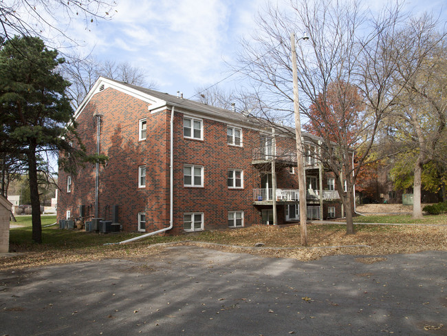 Windsor Apartments in Windsor Heights, IA - Building Photo - Building Photo