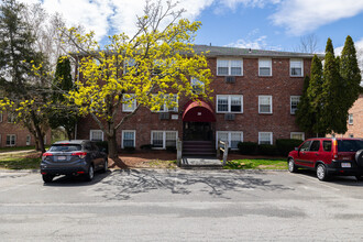 Danbury Place Condominiums in Methuen, MA - Building Photo - Building Photo