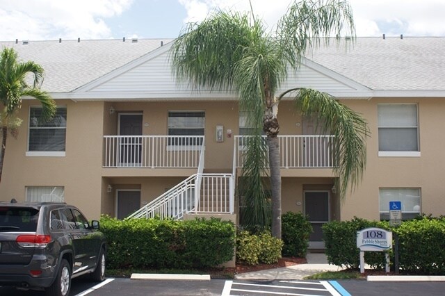 108 Pebble Shores Dr in Naples, FL - Building Photo