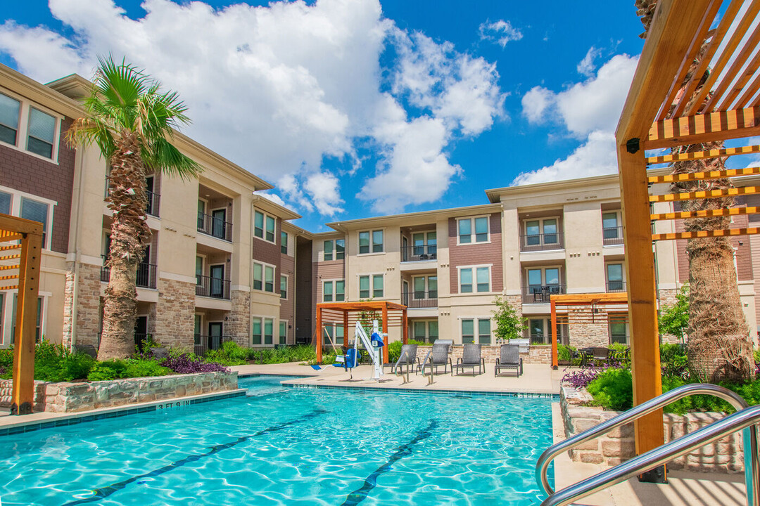 Lofts at Ventura in San Antonio, TX - Building Photo