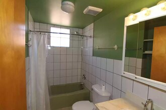 5642 W Newport Ave, Unit 3rd Floor in Chicago, IL - Foto de edificio - Building Photo