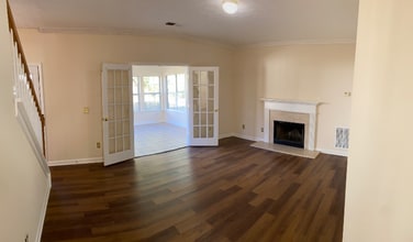 8232 Wynfield Dr in Jonesboro, GA - Foto de edificio - Building Photo