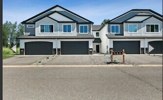 2100 Cleveland Ln S in Cambridge, MN - Building Photo