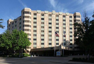 Five Star Premier Residences of Dallas in Dallas, TX - Foto de edificio - Building Photo