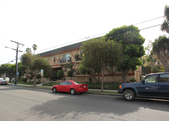 720 Raymond Ave in Santa Monica, CA - Building Photo - Building Photo