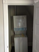 7042 Chew Ave, Unit 3rd Floor in Philadelphia, PA - Foto de edificio - Building Photo