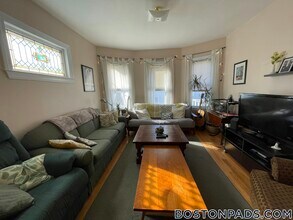 66 Brooks St, Unit 2 in Boston, MA - Foto de edificio - Building Photo