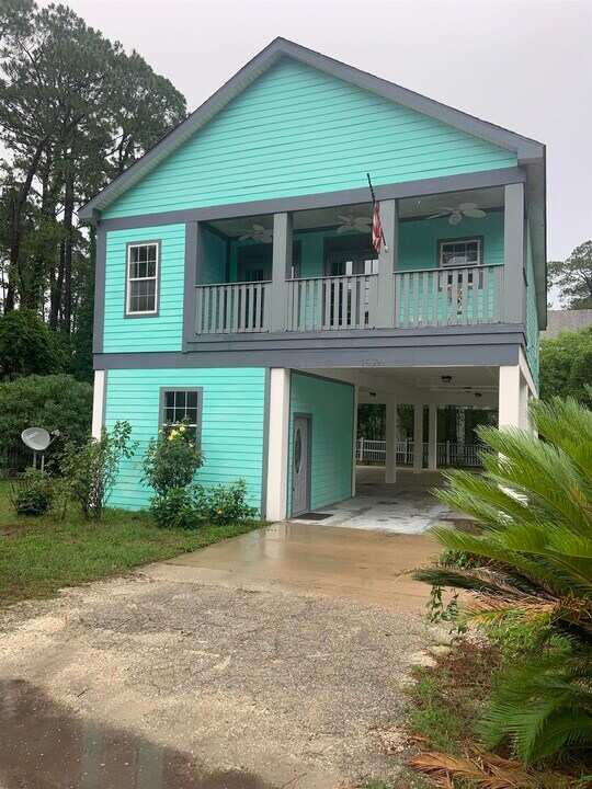 1559 Coastal Hwy in Panacea, FL - Foto de edificio