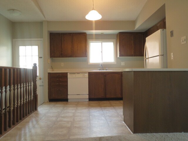 158 Olympic Crescent in London, ON - Building Photo - Building Photo