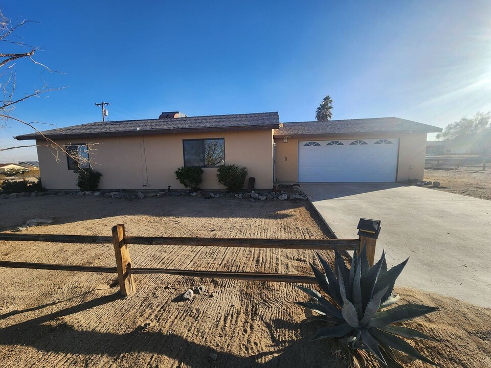 72011 Samarkand Dr in Twentynine Palms, CA - Building Photo